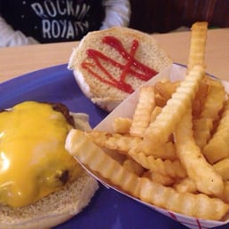 Kids cheeseburger.