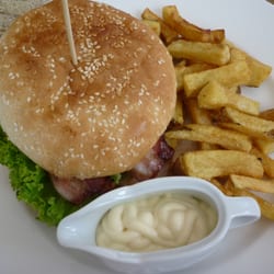 Mitrovský dvůr - Výborný burger
