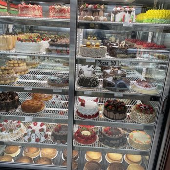 Elegante Pastry Shop - Deliciousness - Bakeries Near Me - Brooklyn, New York