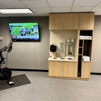 Courtyard by Marriott Springfield - Water station - Hotels Near Me - Springfield, Virginia Courtyard by Marriott Springfield - Water station - Hotels Near Me - Springfield, Virginia