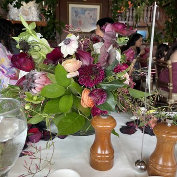 Susi's Flowers - Our Sweetheart Table - Florists Near Me - Aptos, California Susi's Flowers - Our Sweetheart Table - Florists Near Me - Aptos, California