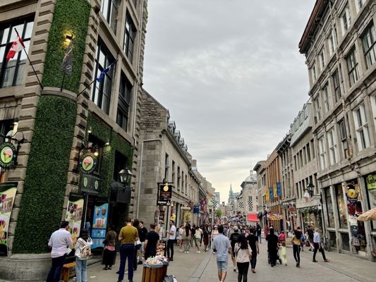 Rue St-Paul Ouest by null