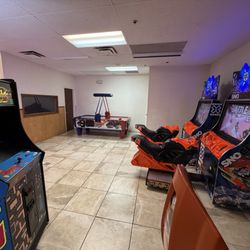 King Pin Recreation - Arcade