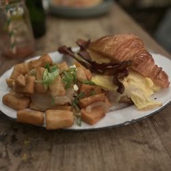 The Grey Dog - Chelsea - Egg & Cheese Croissant