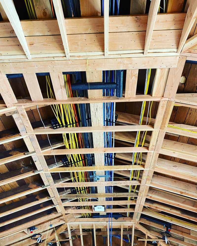 Slide of The Nomadic Electrician