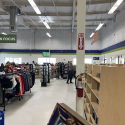 Tukwila Goodwill - Pretty decent Goodwill.