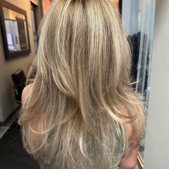 Renu Tampa - Highlights to add volume and depth - Hair Salons Near Me - Tampa, Florida Renu Tampa - Highlights to add volume and depth - Hair Salons Near Me - Tampa, Florida