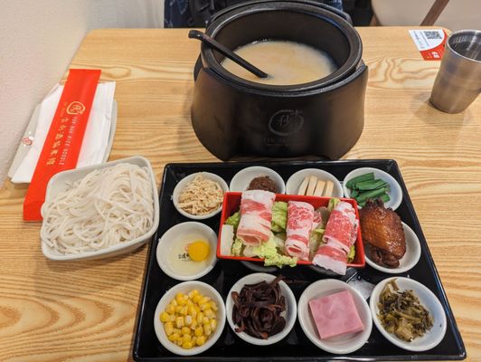 Ten Seconds Yunnan Rice Noodles / Nai Brother Chinese Sauerkraut Fish by null