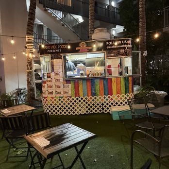 Aloha Smash Burger - Waikiki - Storefront - Burgers Near Me - Honolulu, Hawaii