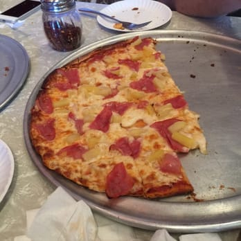 Pizza House - The crust is awesome! Very good place to come and visit. Worth the drive downtown. - Pizza Near Me - Springfield, Missouri