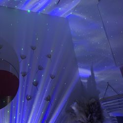 RSN8 Wellness - Bad photo but look at the warming ambience and the relaxing decorations!