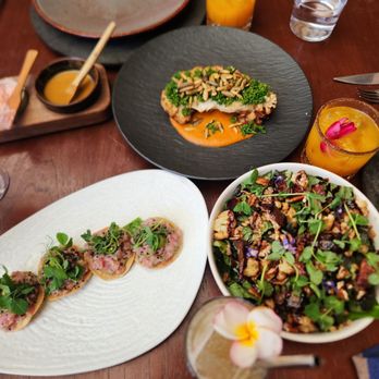 Los Danzantes - Ahi tuna on crispy tortilla, fresh salad, and cauliflower. All so delicious. - Mexican Near Me - Oaxaca, OAX Los Danzantes - Ahi tuna on crispy tortilla, fresh salad, and cauliflower. All so delicious. - Mexican Near Me - Oaxaca, OAX