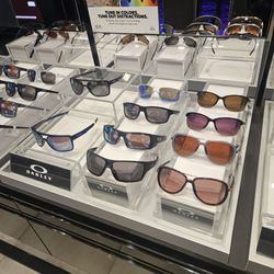 Sunglass Hut - Oakley