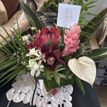 Bella Bloom - Small Tropical Pretty in Pink arrangement - Florists Near Me - Kihei, Hawaii