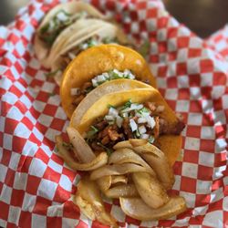Birrieria la Sabrosa de los Mochis - Carnitas and Adobada Tacos