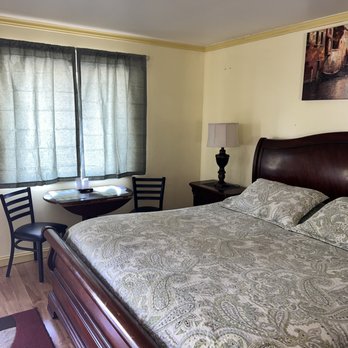 Holmdel Motor Inn - Matching bedspread, curtains and place mats - Hotels Near Me - Holmdel, New Jersey Holmdel Motor Inn - Matching bedspread, curtains and place mats - Hotels Near Me - Holmdel, New Jersey