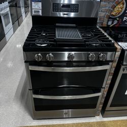 ABC Warehouse-South Bend - A beautiful stove I'm coming back to get.