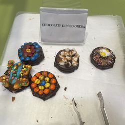 Menchie's Frozen Yogurt - Dipped Oreos made here