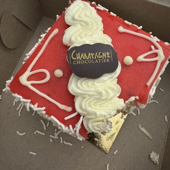 Champagne Chocolatier - This cake!!!! - Chocolatiers & Shops Near Me - Quebec City, Quebec