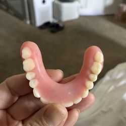 818 Dentist - Look at this teeth. It does not resemble teeth anymore. They won't fix it properly.