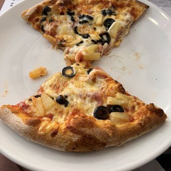 Il Focolaio - Hawaiian Pizza - Pizza Near Me - Montreal, Quebec