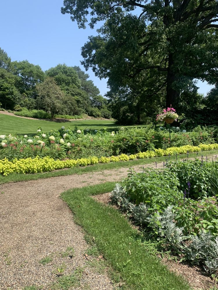 APPLEWOOD ESTATE Updated September 2024 50 Photos 1400 E Kearsley