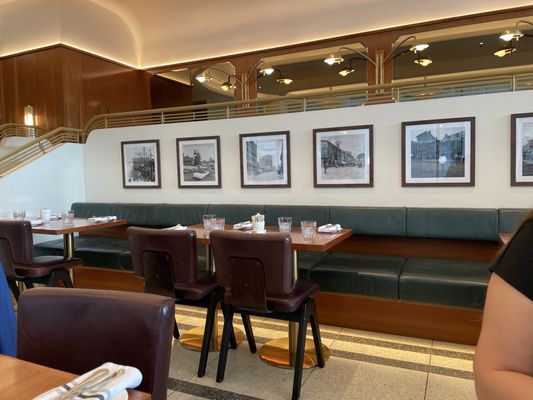 COMMODORE restaurant Montréal by null