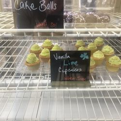Aurora's Café and Gifts - Cute All-Vegan restaurant. Great options for breakfast and dinner. Smoothie options are great too! Plenty of seating.