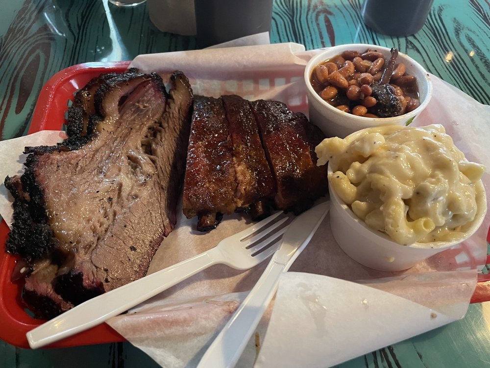 Lil' Mikes Smokin' BBQ Logo