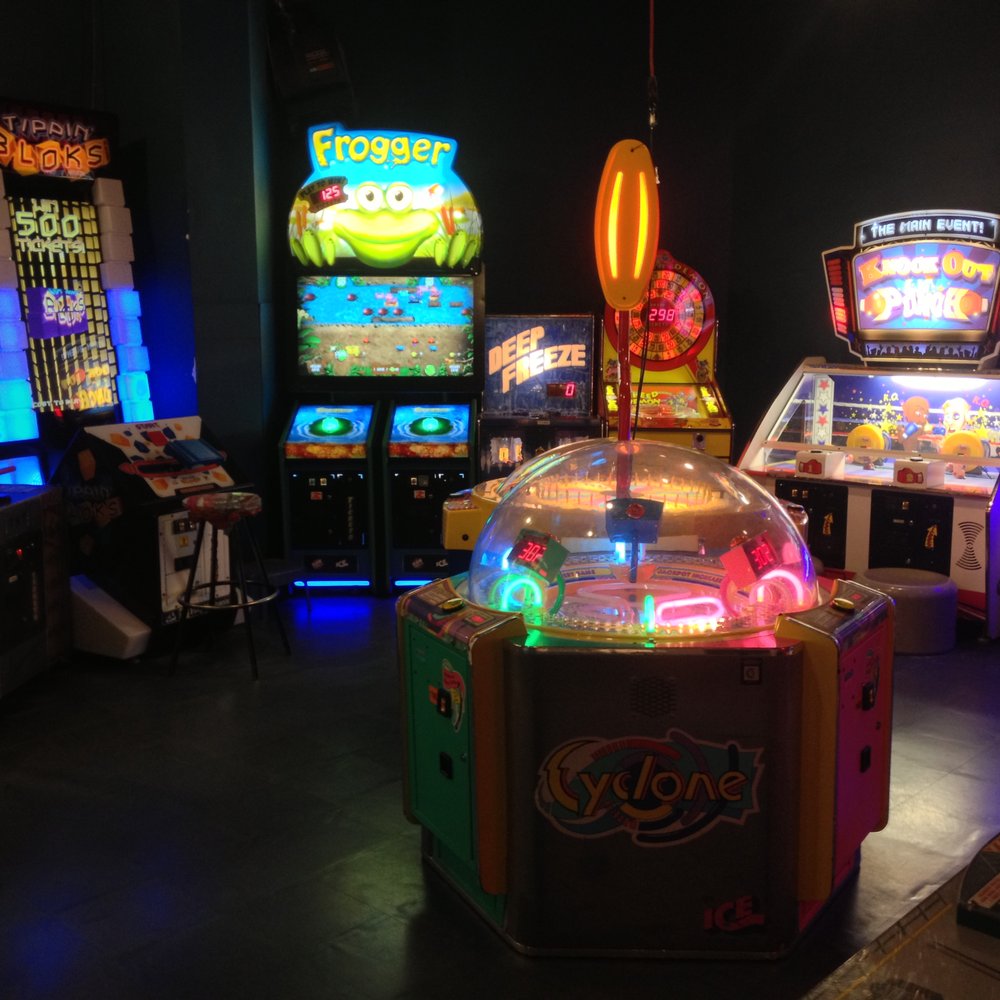 CHQ Entertainment - Games for otaku kids~ - Arcades Near Me - Burnaby, British Columbia