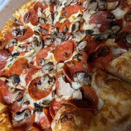 Large pepperoni, mushroom pizza Large pepperoni, mushroom pizza