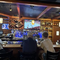 Windward Bar and Grill - Great place to hangout and watch the game