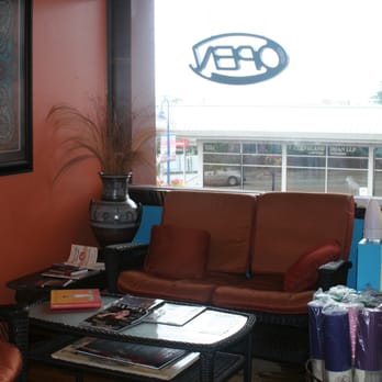 Nourish Hot Yoga - A comfortable student lounge, where you can sit and read a book if you're early for class - Yoga Near Me - White Rock, British Columbia Nourish Hot Yoga - A comfortable student lounge, where you can sit and read a book if you're early for class - Yoga Near Me - White Rock, British Columbia