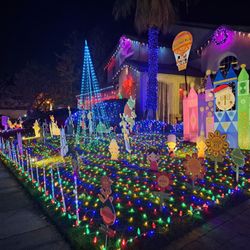 Ledgemont Court Christmas Lights