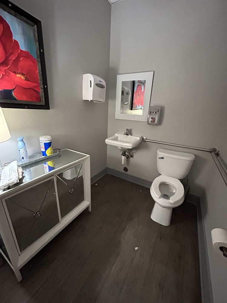 Tanglez Salon & Spa Image