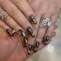 Jenny is AMAZING!! Showed her a picture of what I wanted and she nailed it!! Definitely ask for her for your next appointment