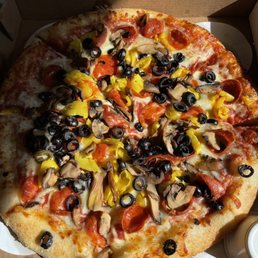 Custom pizza with old fashion pepperoni, banana peppers, olives, mushrooms & garlic sauce crust Custom pizza with old fashion pepperoni, banana peppers, olives, mushrooms & garlic sauce crust