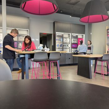 T-Mobile Experience Store - Mobile Phones Near Me - Centennial, Colorado
