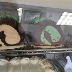 Scoopy’s Ice Cream Shoppe - Yule Log ice cream cakes