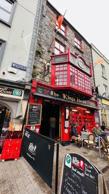 The Kings Head by null
