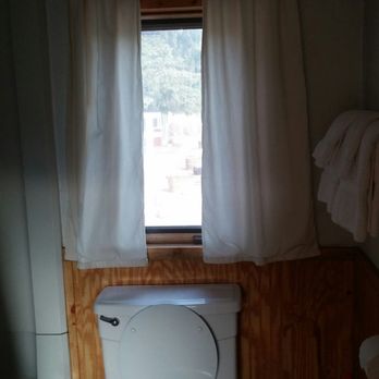 Colorado Cottages - The bathroom - Vacation Rentals Near Me - Estes Park, Colorado Colorado Cottages - The bathroom - Vacation Rentals Near Me - Estes Park, Colorado