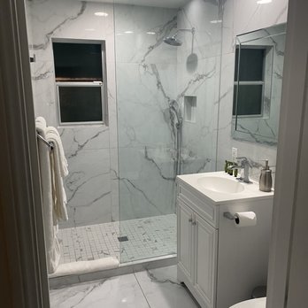 BelleVue Oasis - Gorgeous bathroom - Hotels Near Me - Palm Springs, California