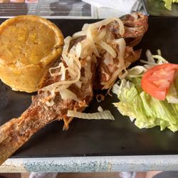 El Chinchorro De Tia Manin - Fried Yellowtail and Mofongo. 5 Stars