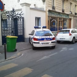 Commissariat du 17ème - ...et surtout sans gène