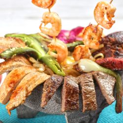 Monarca Wings & Mexican Restaurant - El Molcajete