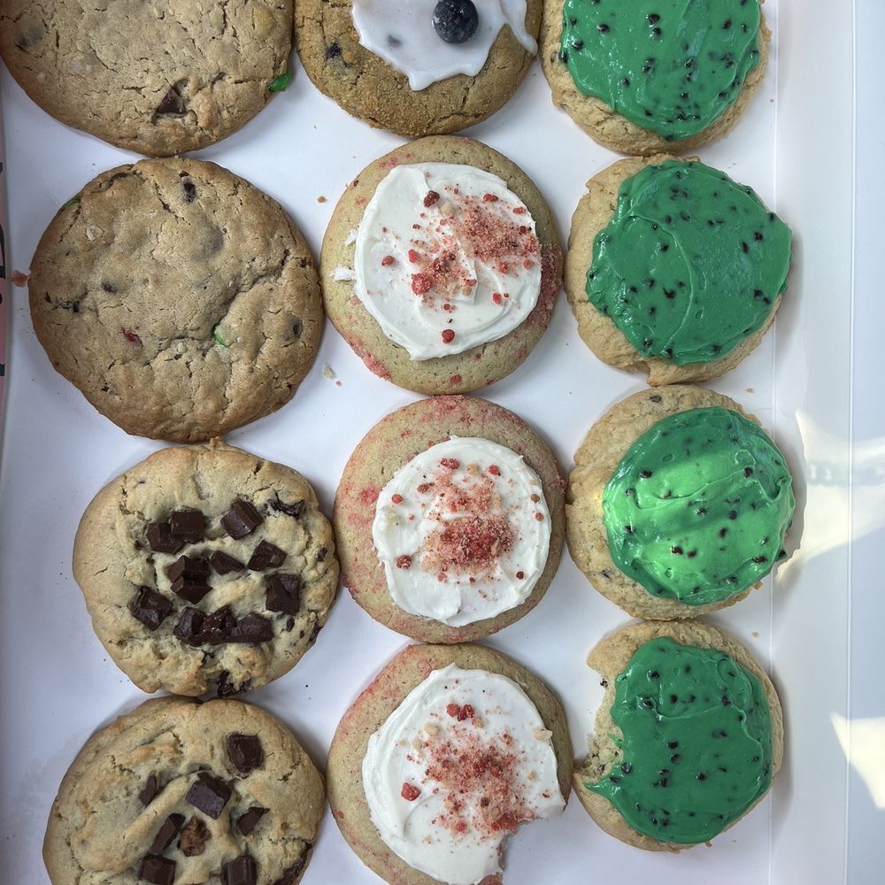 Crumbl - Palm Desert - Bakeries Near Me - Palm Desert, California