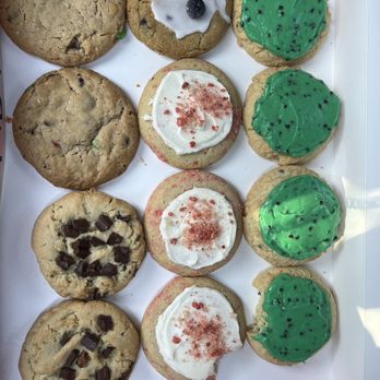 Crumbl - Palm Desert - Bakeries Near Me - Palm Desert, California