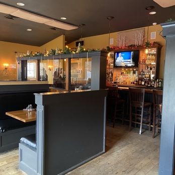 Black Rabbit Bar & Grille - Interior - New American Near Me - Lakeville, Connecticut