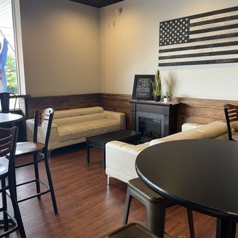 Tin Roof Cafe n’ Sweets - American Near Me - Ephrata, Pennsylvania