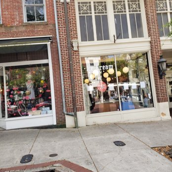 Kilwins Ice Cream - Chocolate - Fudge - Storefront - Candy Stores Near Me - Wilmington, North Carolina